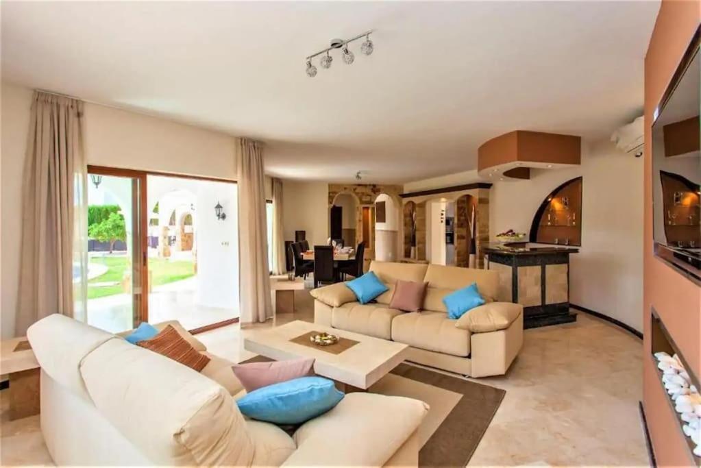 Summer Offers! Fabulous Luxury Villa Near The Beach Sleeps 8 Benalmádena Exteriör bild