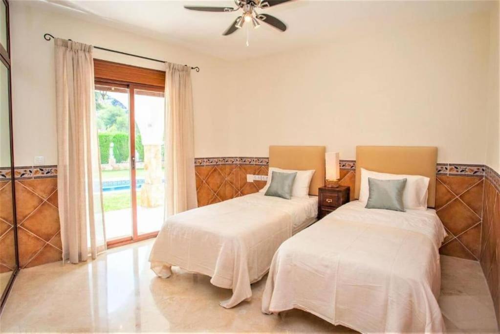 Summer Offers! Fabulous Luxury Villa Near The Beach Sleeps 8 Benalmádena Exteriör bild