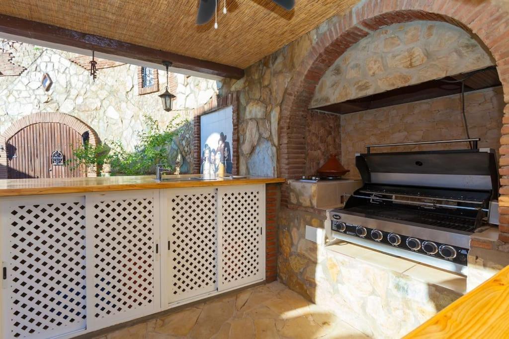 Summer Offers! Fabulous Luxury Villa Near The Beach Sleeps 8 Benalmádena Exteriör bild