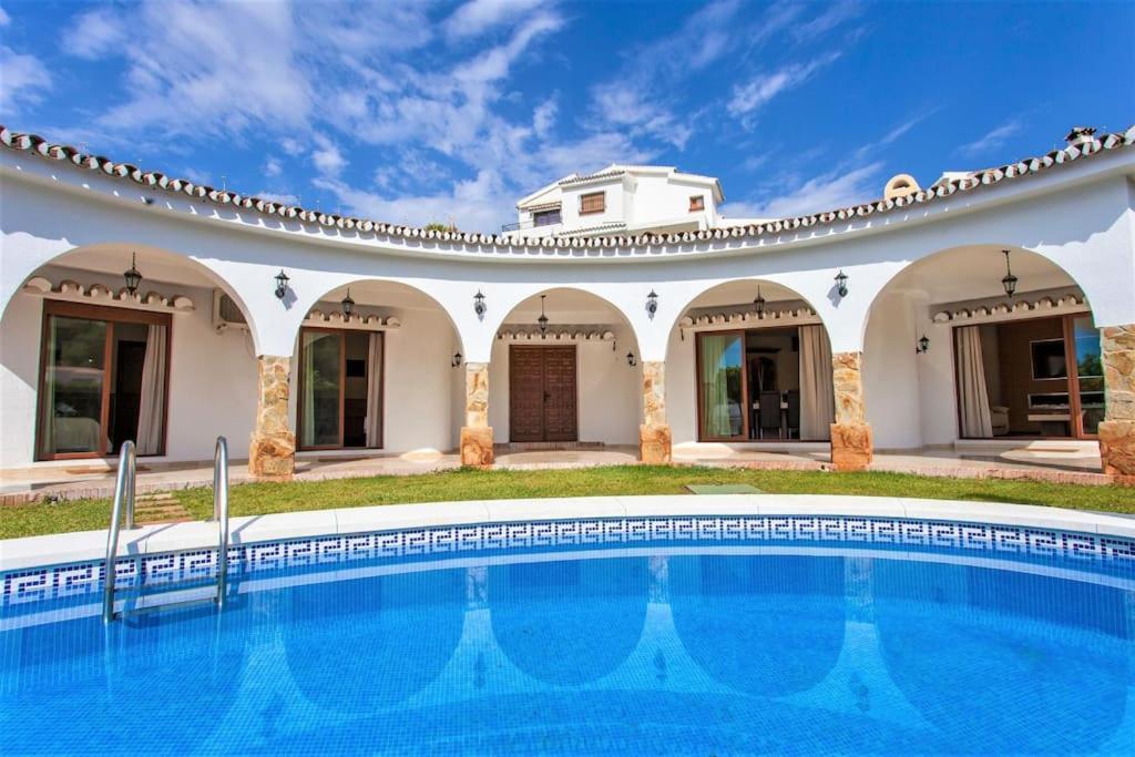 Summer Offers! Fabulous Luxury Villa Near The Beach Sleeps 8 Benalmádena Exteriör bild