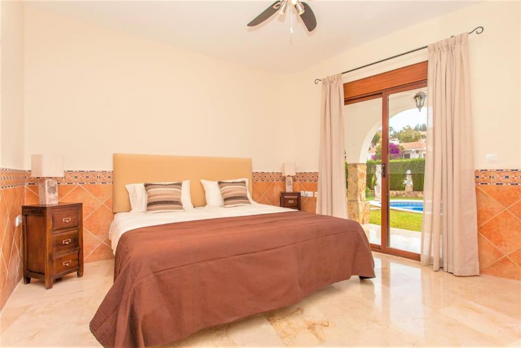 Summer Offers! Fabulous Luxury Villa Near The Beach Sleeps 8 Benalmádena Exteriör bild