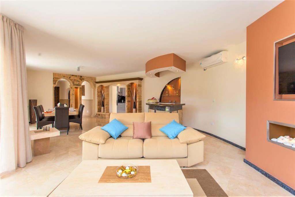 Summer Offers! Fabulous Luxury Villa Near The Beach Sleeps 8 Benalmádena Exteriör bild
